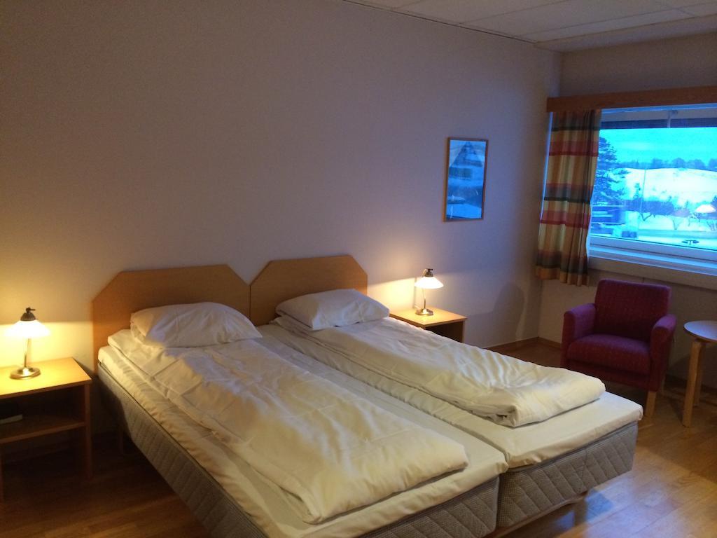 Vormsund Golf Hotell Bed Breakfast Room photo