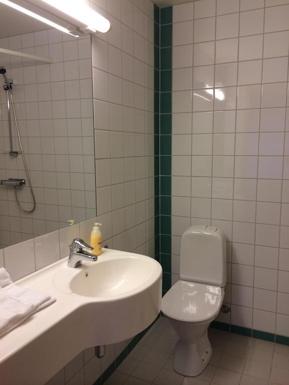 Vormsund Golf Hotell Bed Breakfast Room photo